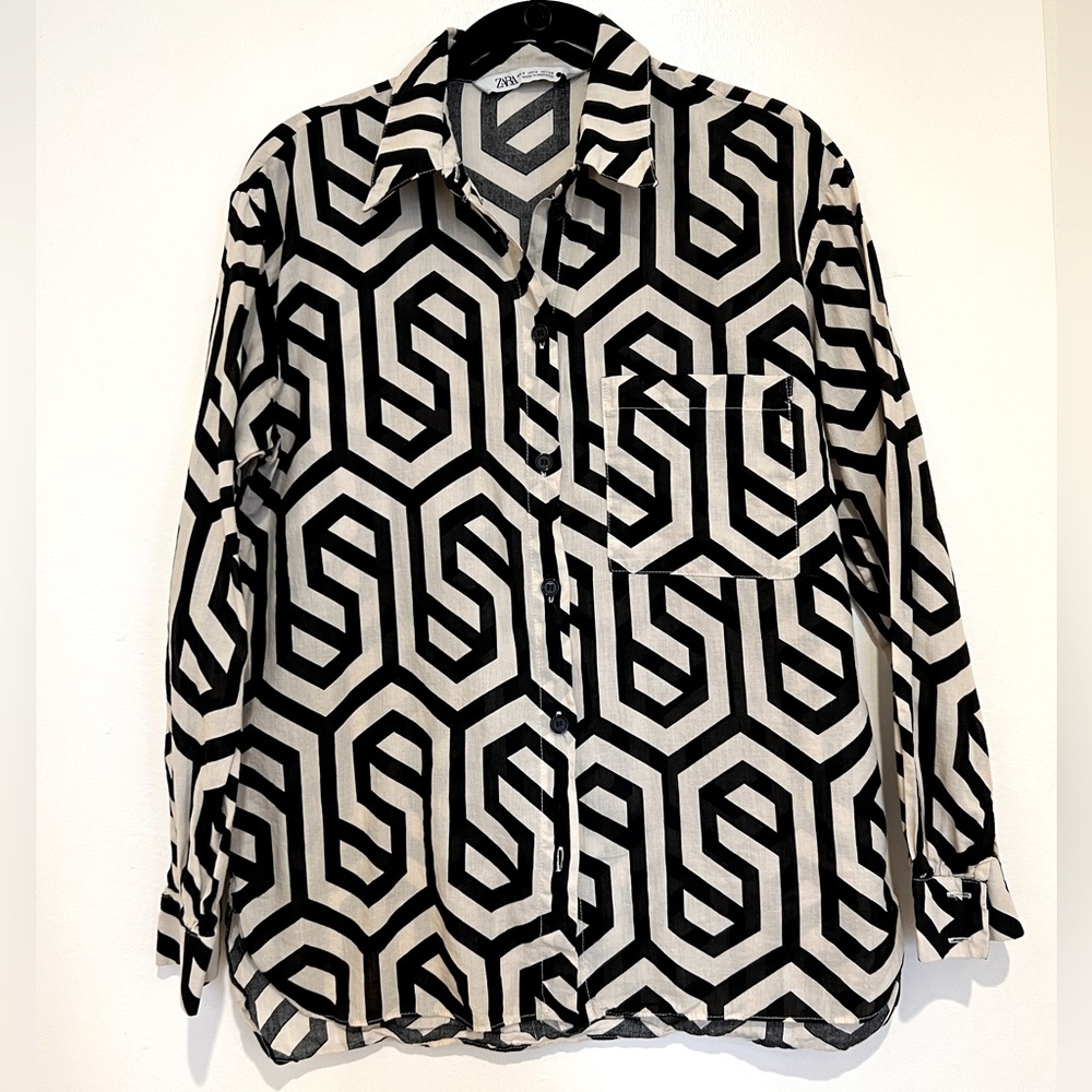 Geometric button up
